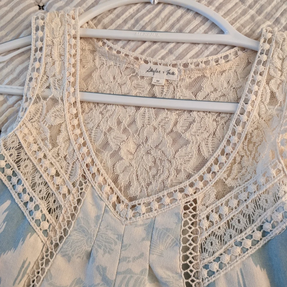 Skylar + Jade Tank with Lace Detail Size Medium